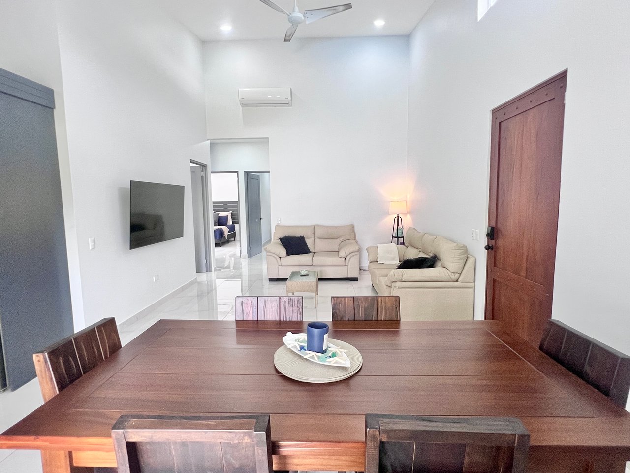 Quepos Hills Villa with pool and covered patio and tropical gardens