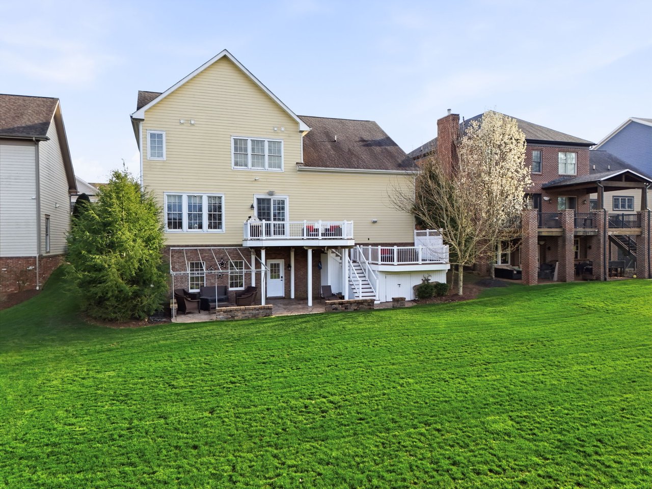 EXCLUSIVE LISTING  -  1234 Newbury Highland