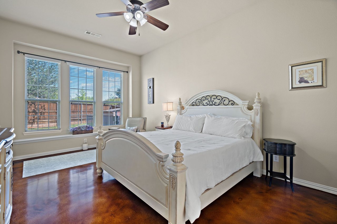 8628 Silverleaf Cir,