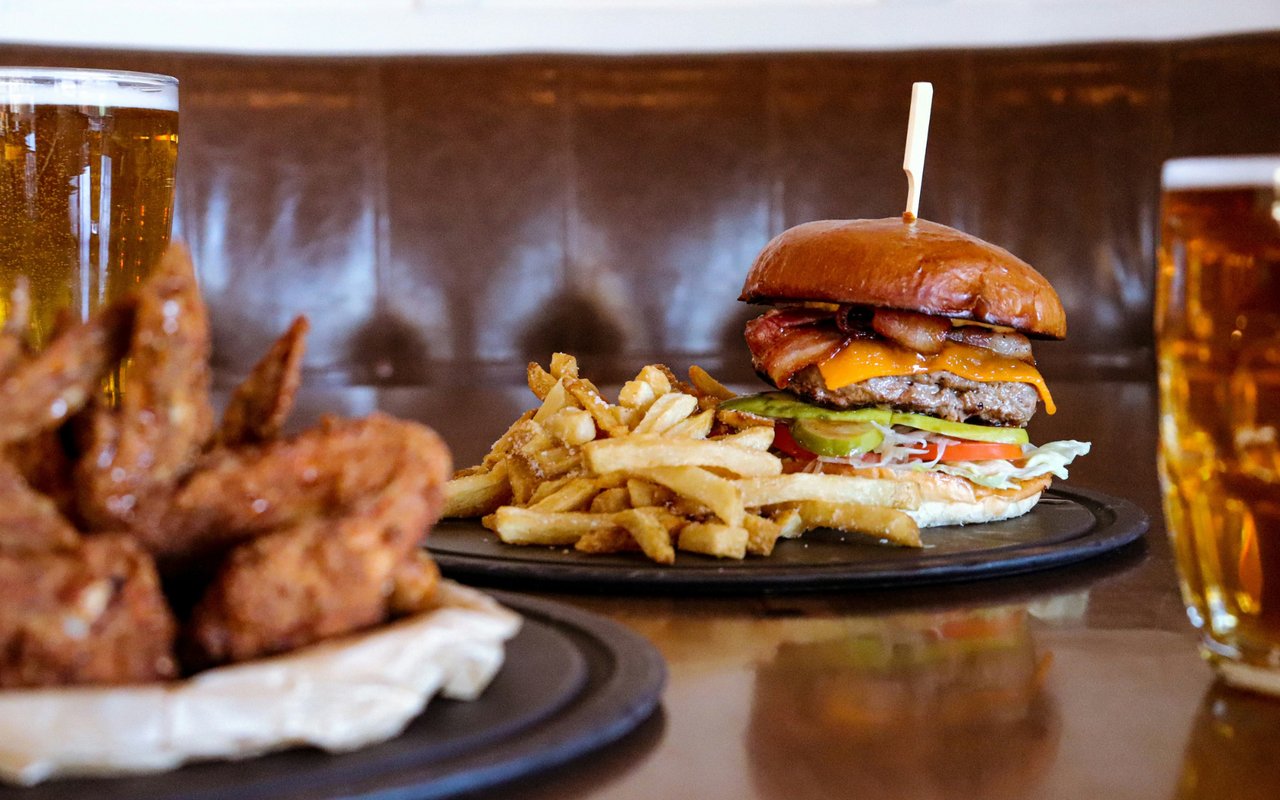 Places to Hang Out, Meet New People, or Watch a Game With Great Vibes & Atmosphere