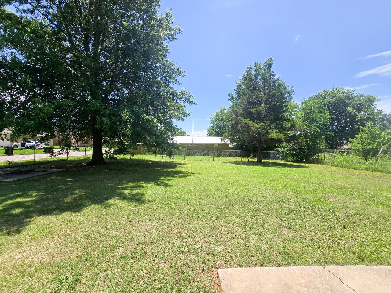 1218 Whispering Glen 