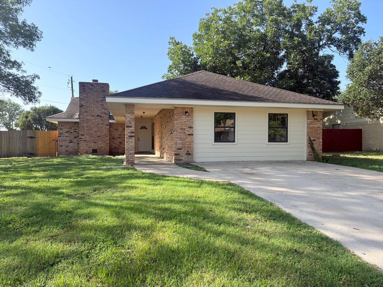 833 Ross Cir