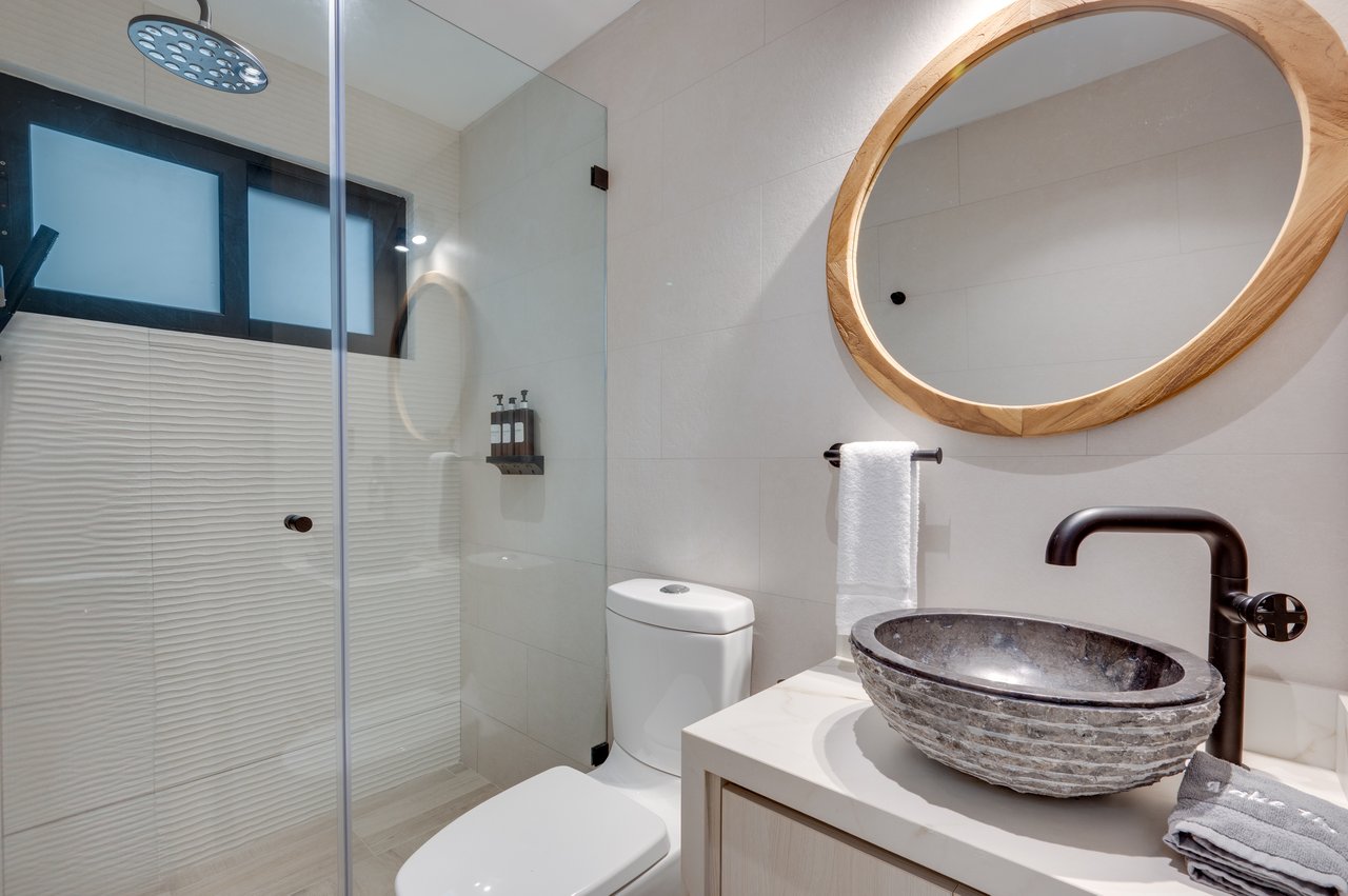 Flamingo Marina Cove 416 – Beachfront Condo