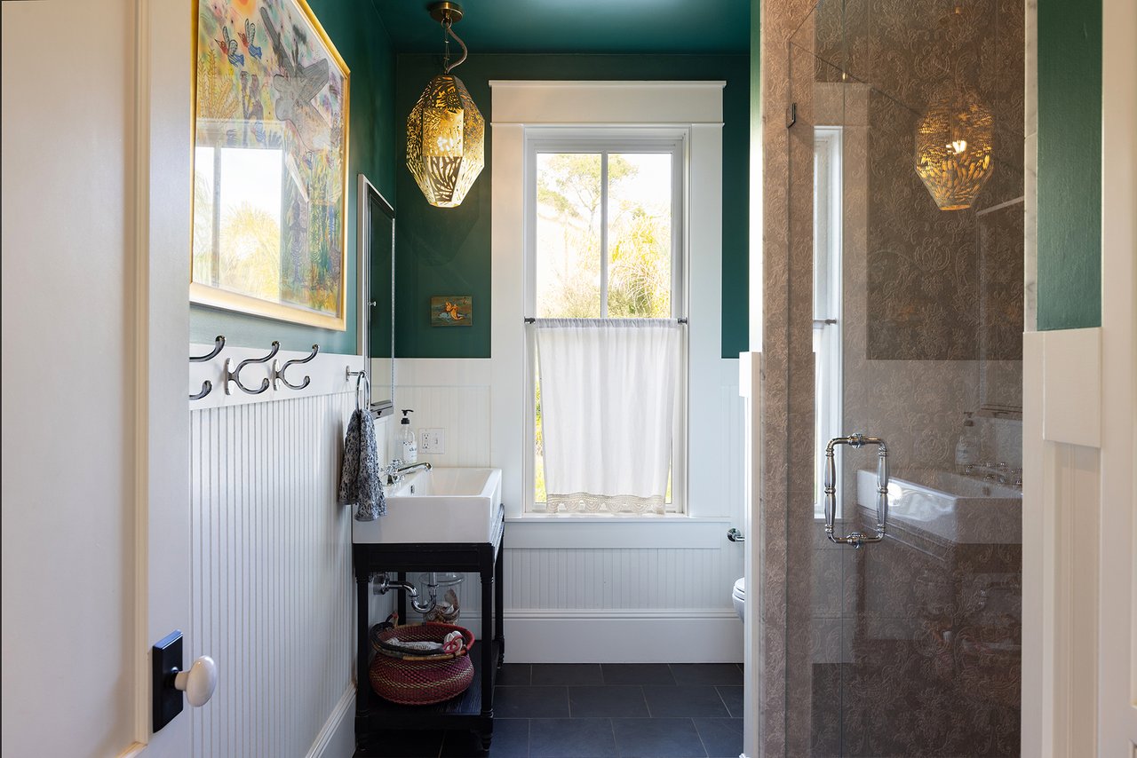 Honey Hill - 365 Race Horse Ln