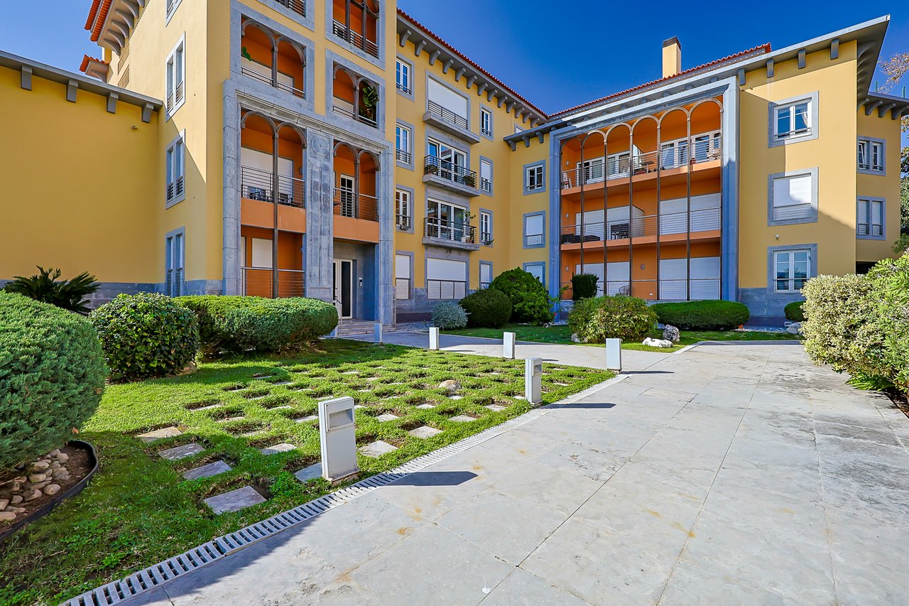 Exquisite Oceanfront 3-Bedroom Apartment 