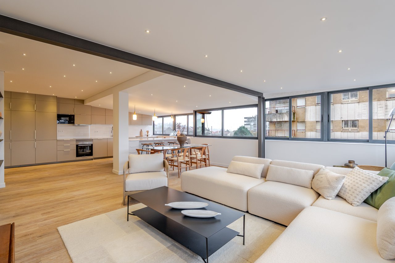 Renovated 3-Bedroom Apartment with 2 Bathrooms and Lift in Bonfim, Porto