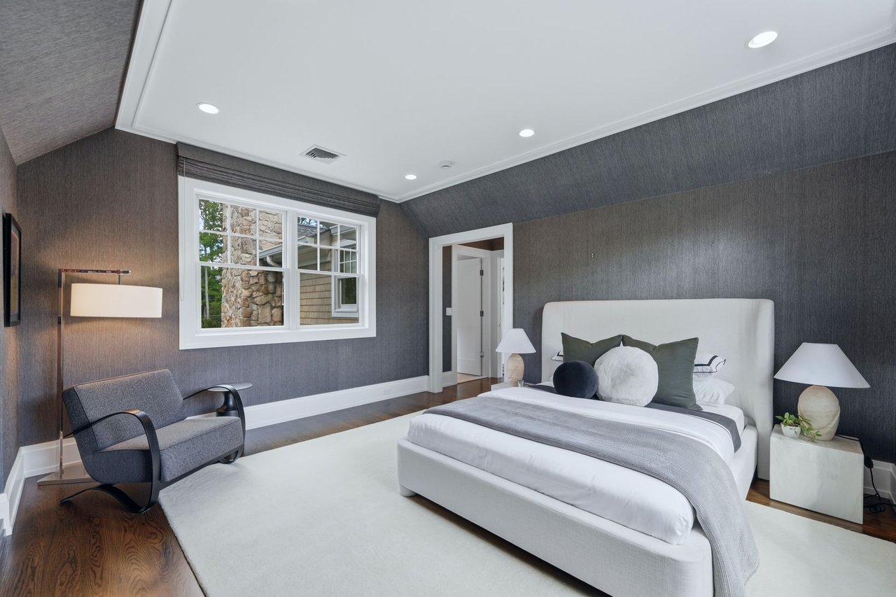 221 Churchill Rd