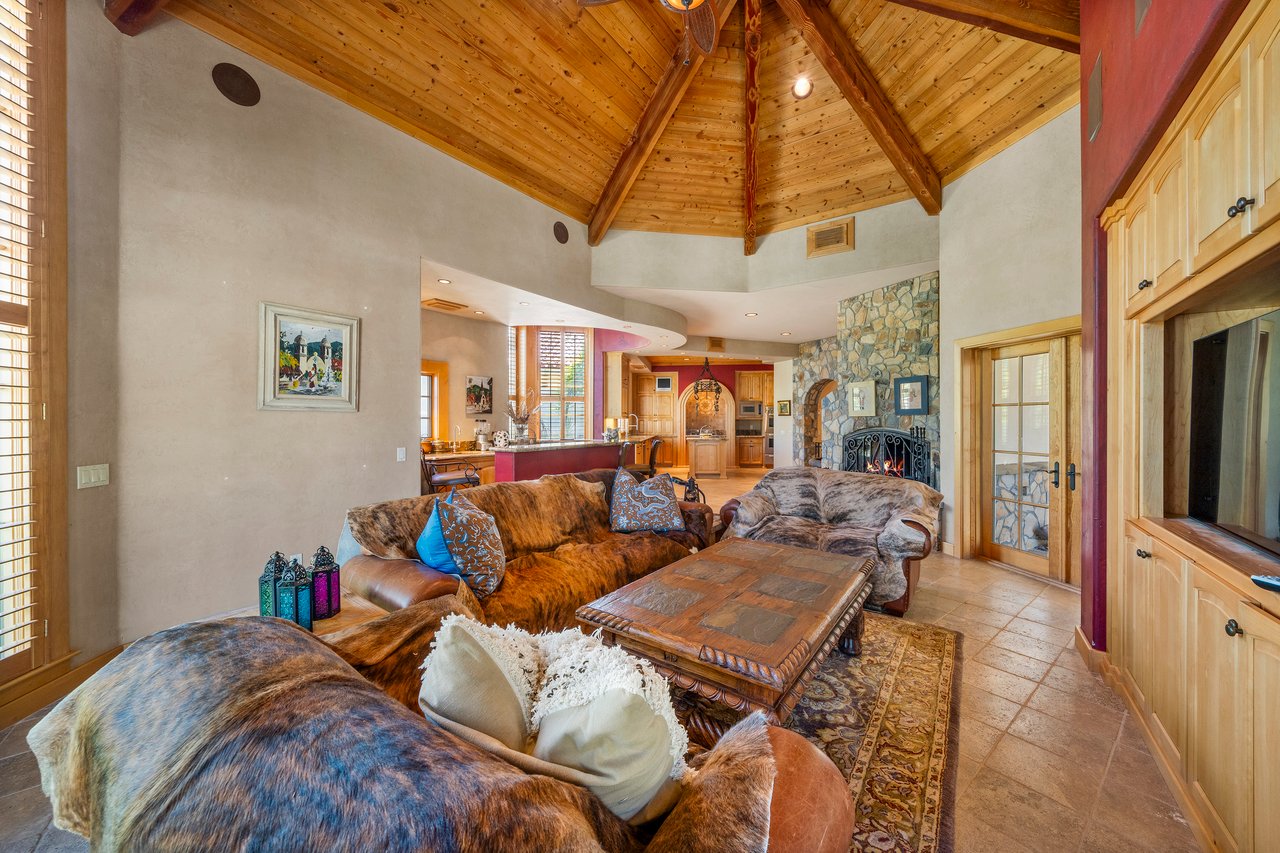 41290 Avenida Delores