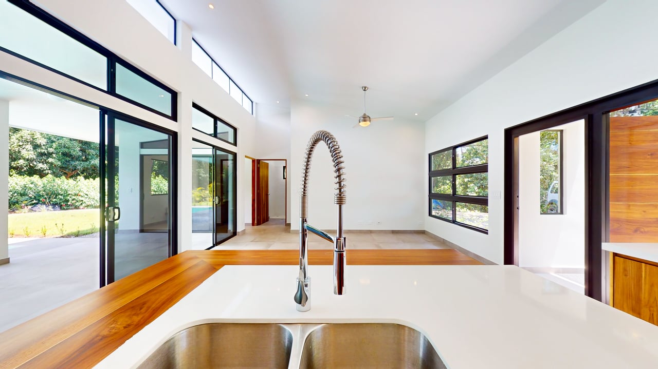 Exquisite Modern Retreat with Ocean and Mountain Views in Ojochal, Costa Rica