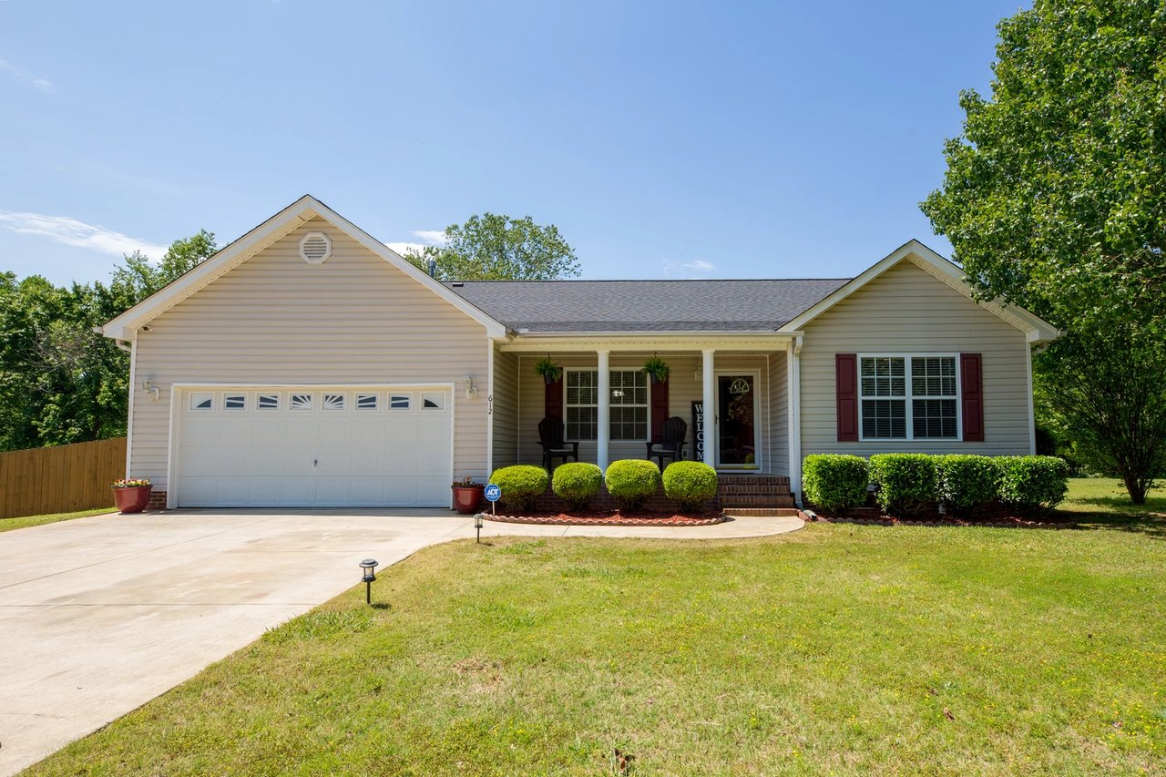 Sold - 612 Hunters Lane, 3 Beds with a Creek & Great Room