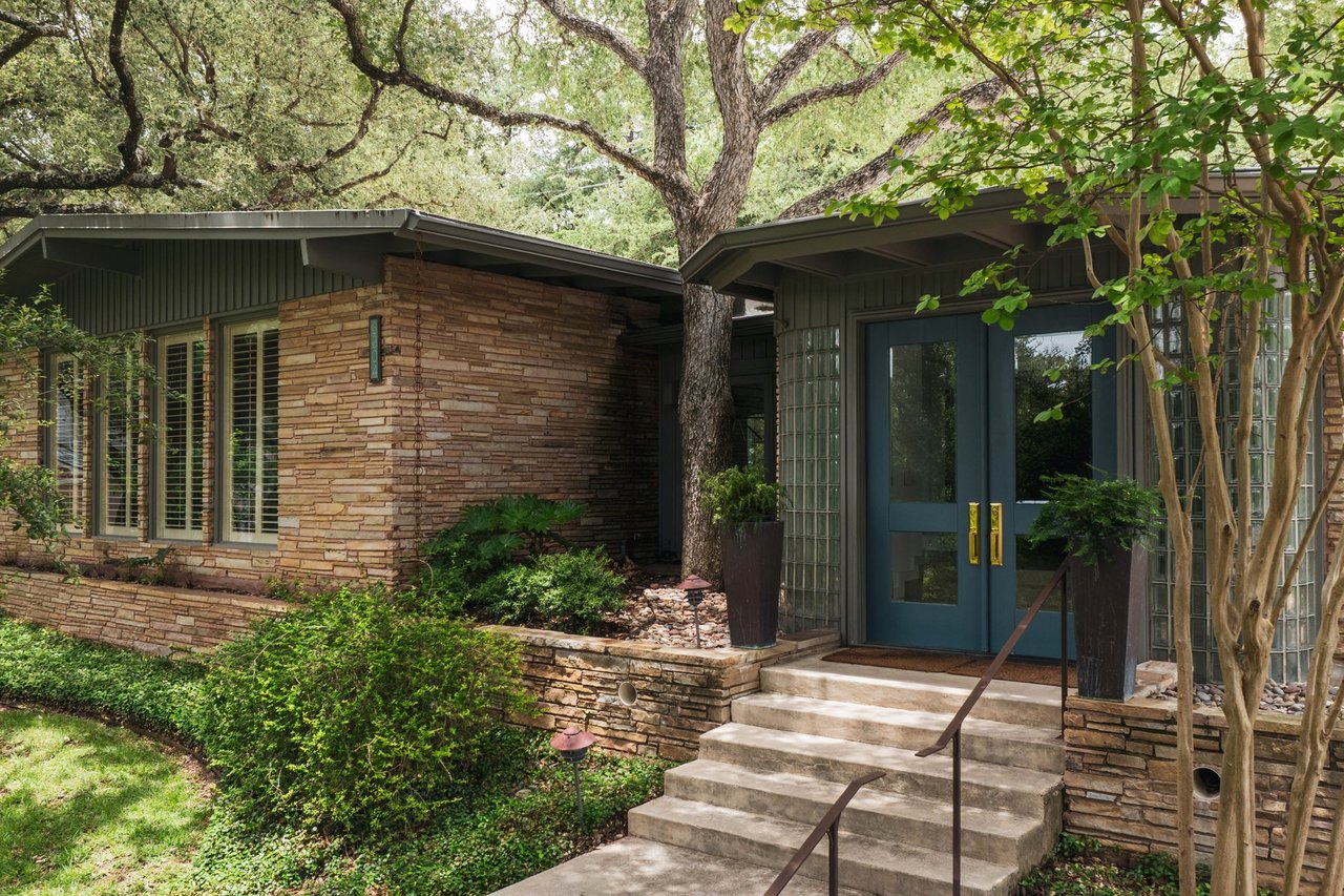 3304 Cherry Tree Circle