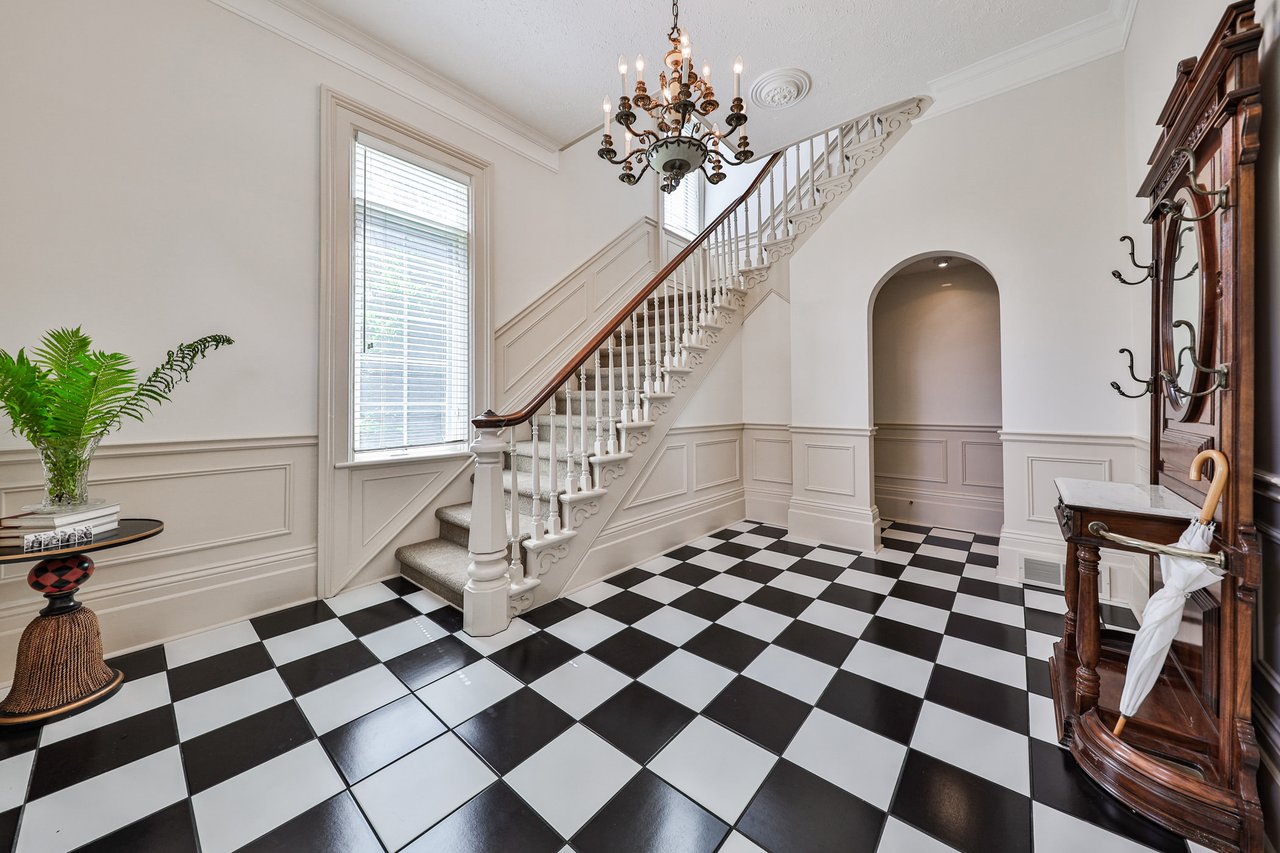 535 Main St W