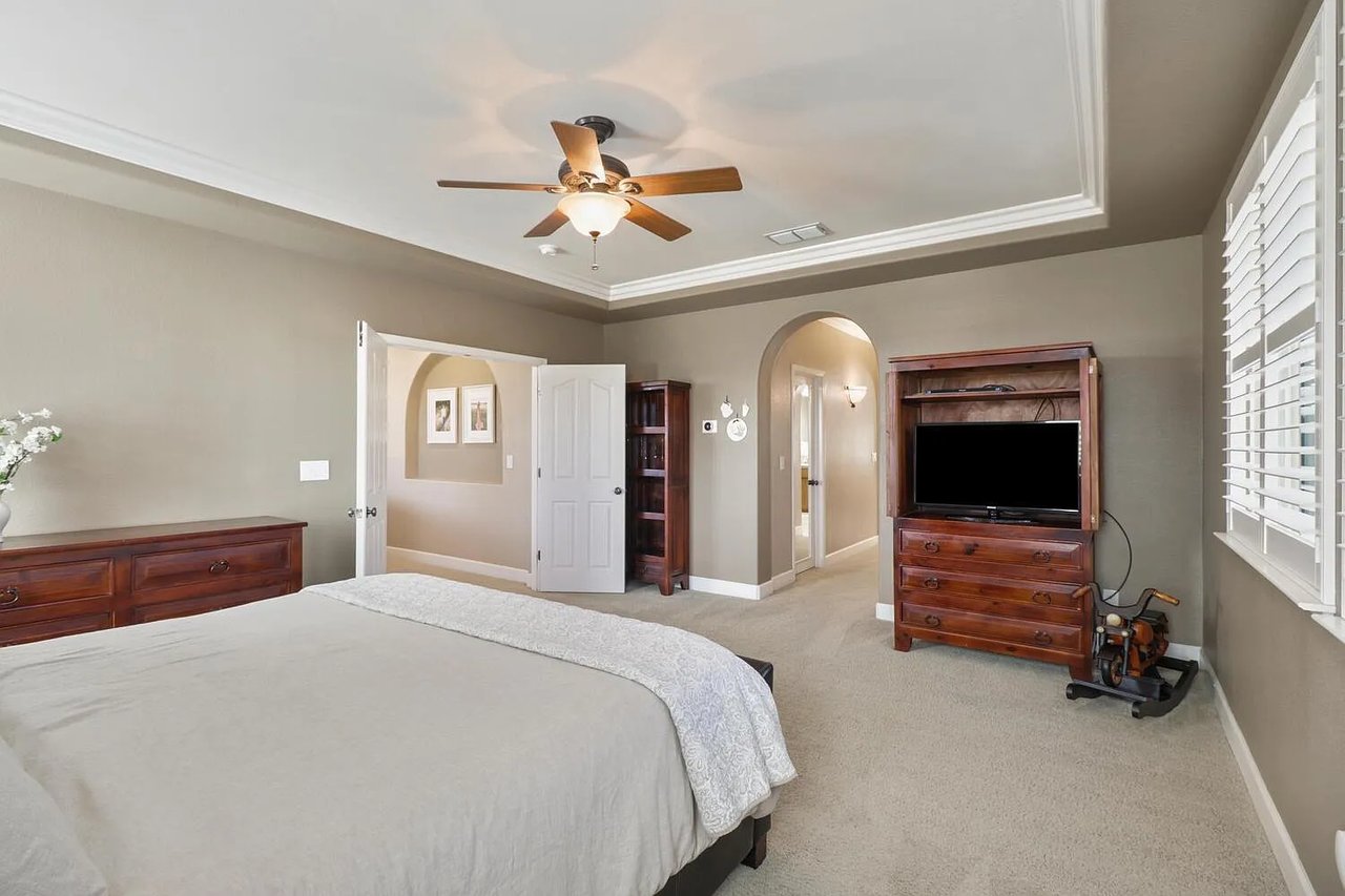 2200 Red Hawk Ct