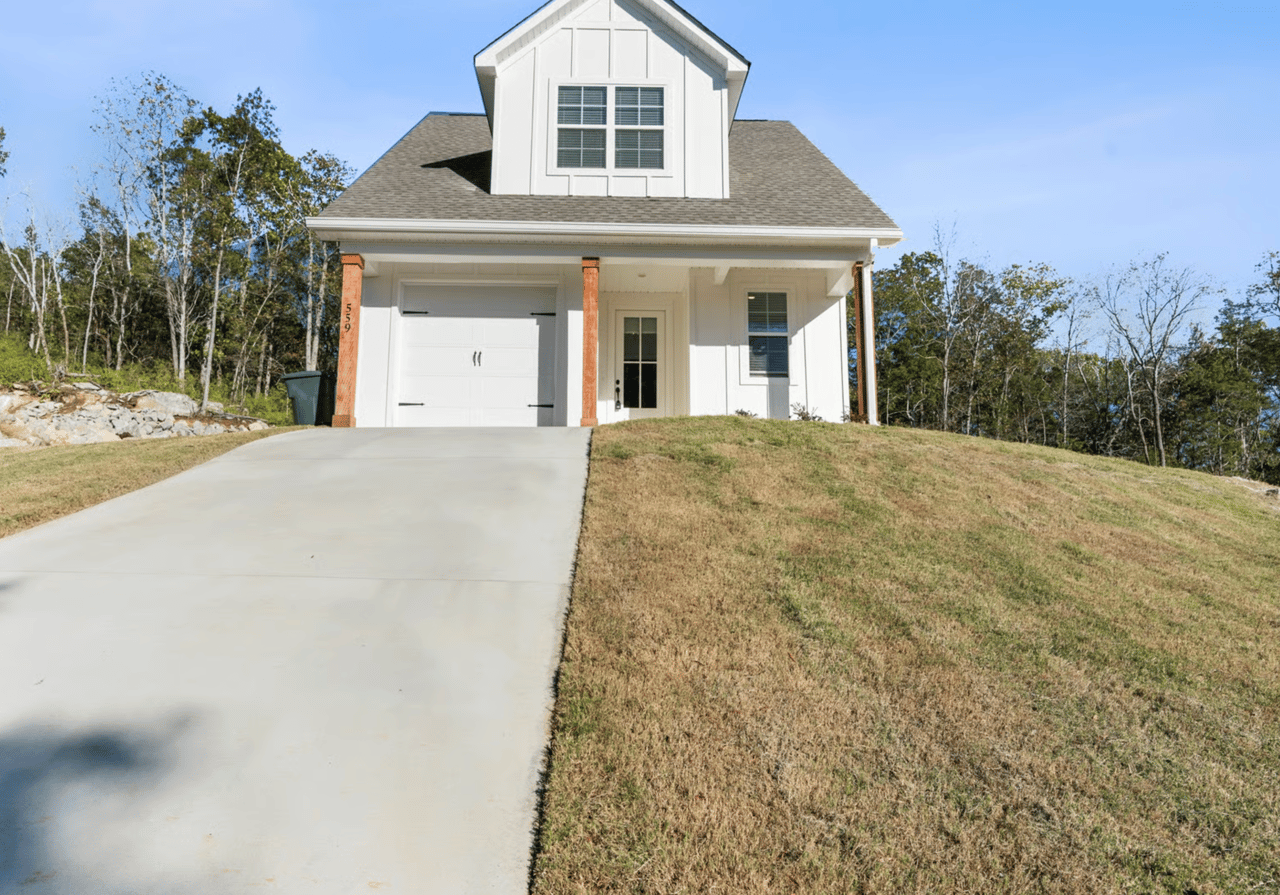 Stunning Like-New Home with Double Decks and Mountain Views in South Huntsville - 559 Farmingdale Road, Huntsville, AL 35803