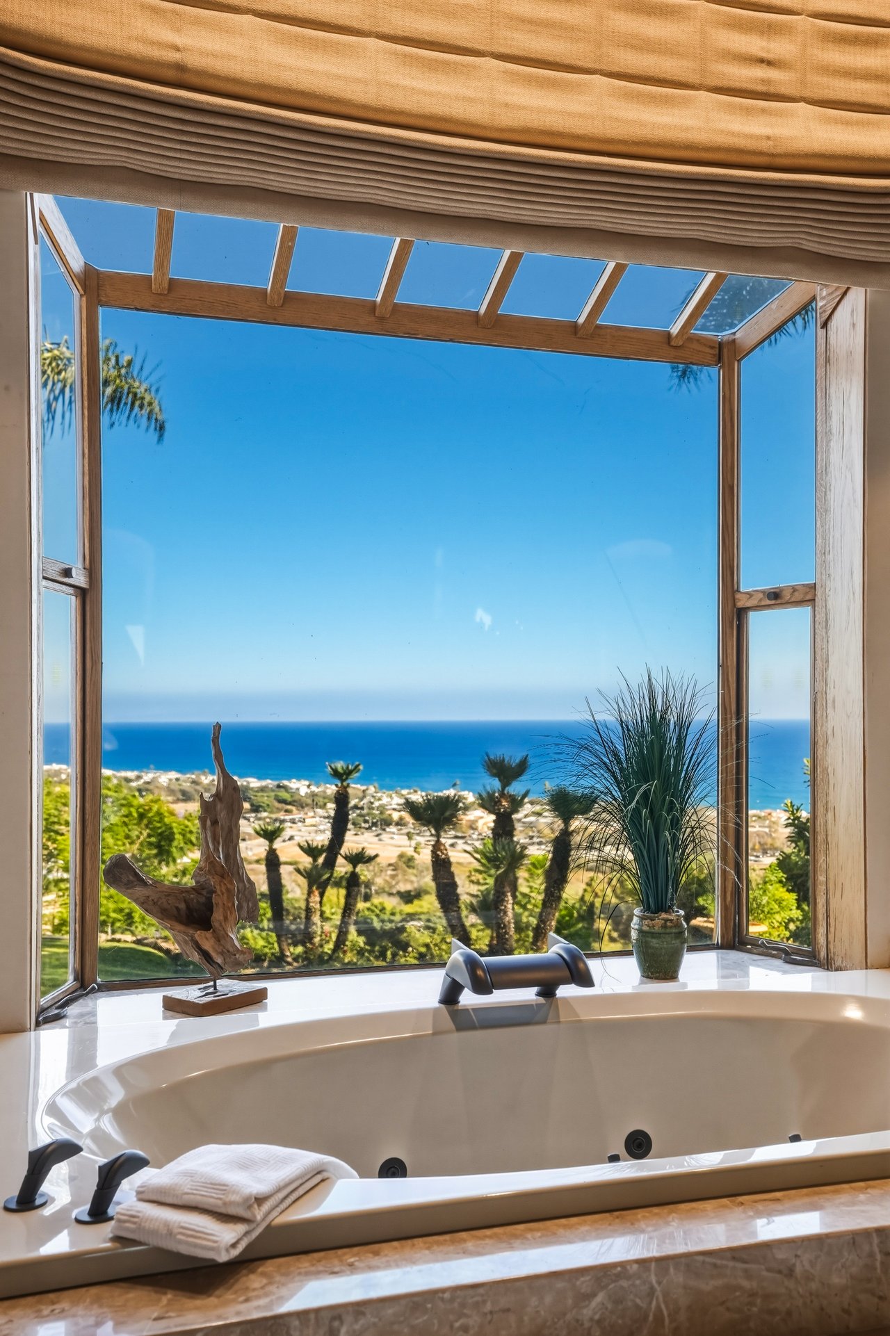 3400 Coast View Dr