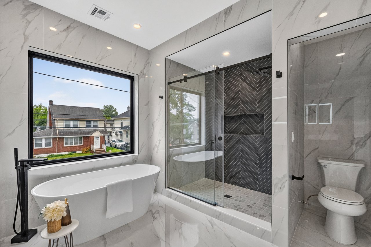 887 Linden Ave, Ridgefield, NJ 07657