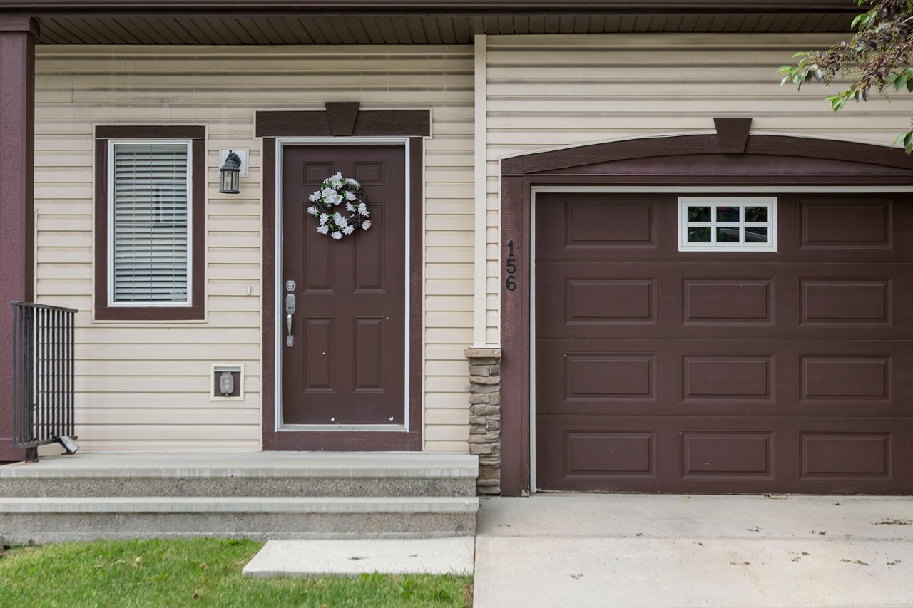 156 Rockyspring Grove NW