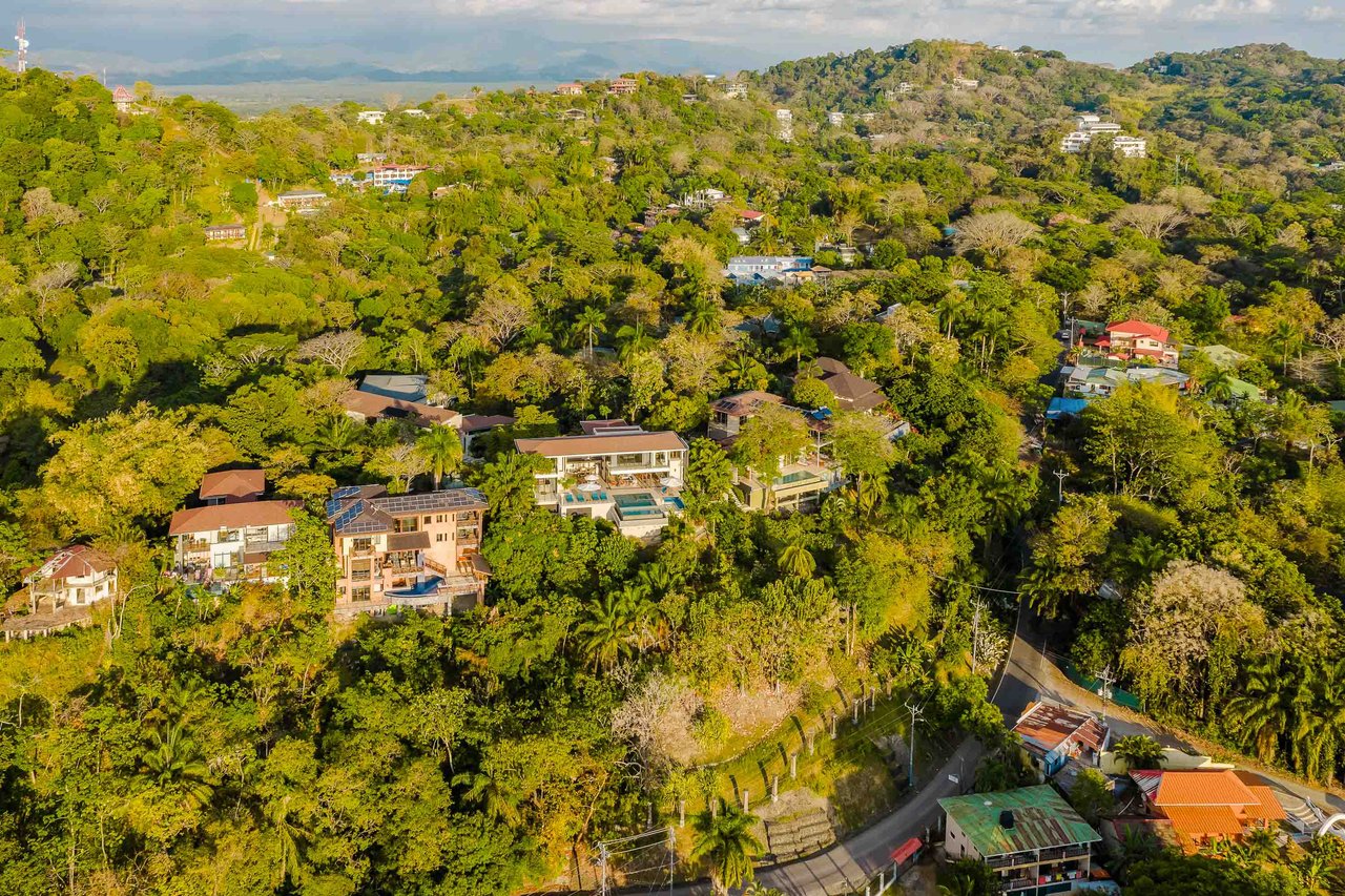Casa Nola, Luxury Villa in Gated Community La Reserva