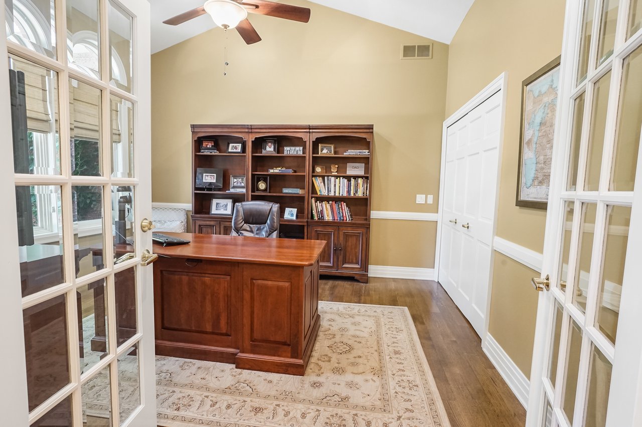 12172 Woodline
