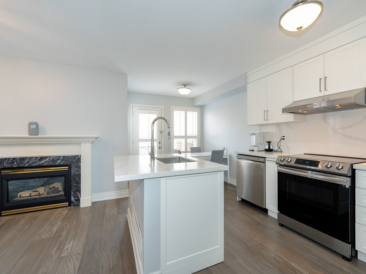 84 Grasslands Ave
