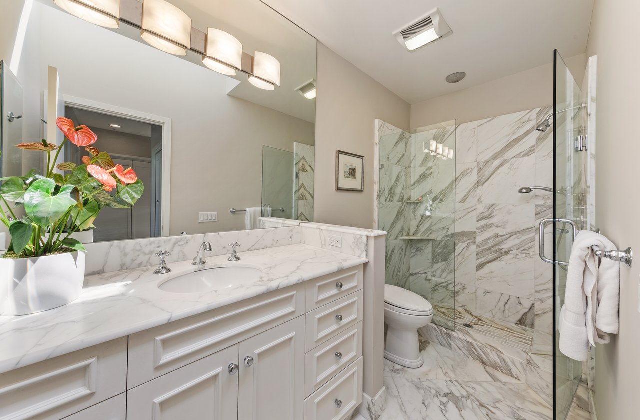 Luxury Condo with Sweeping Bay Views