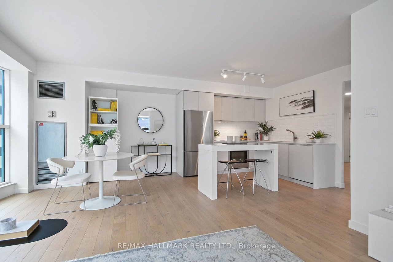 77 Harbour Sq