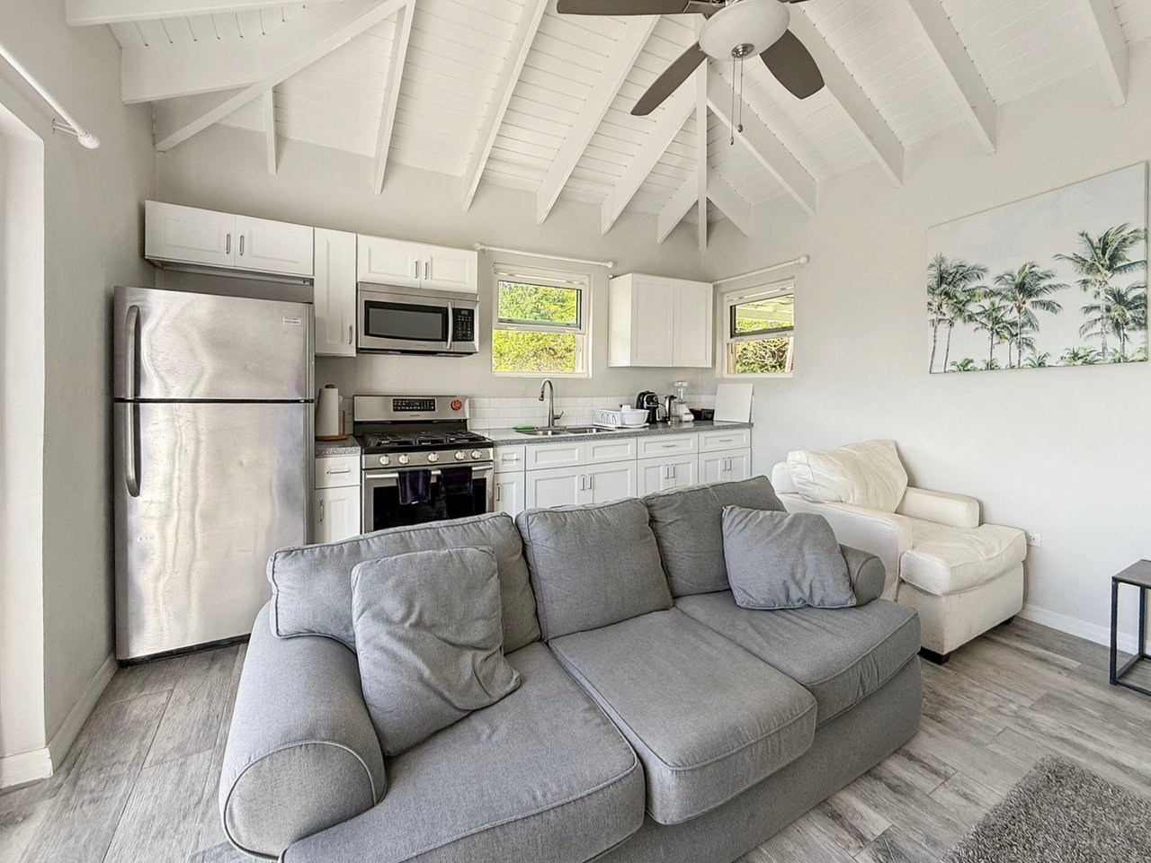 1042 Romney Park 1 Bedroom Apartment