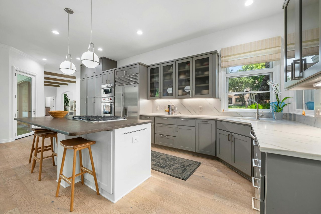 2928 Chatelaine Drive