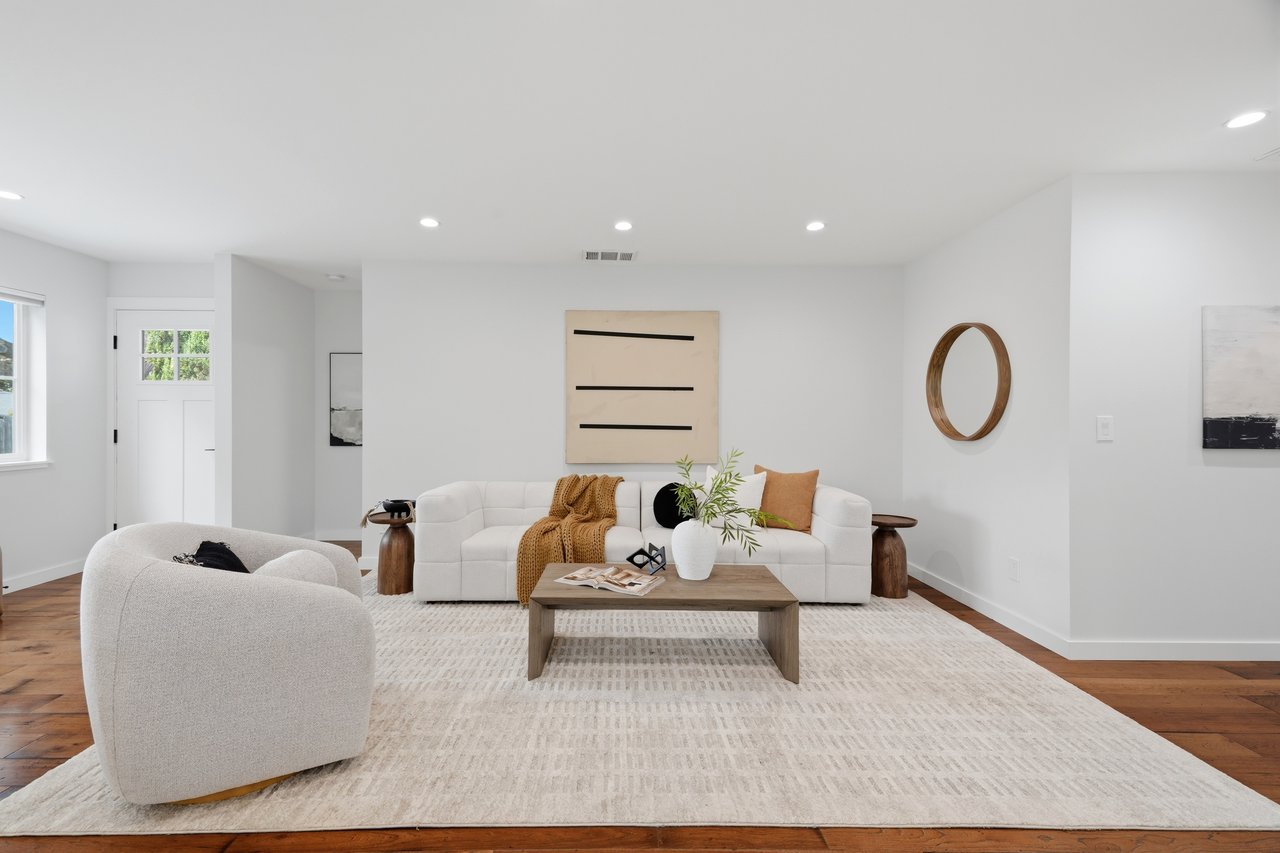 2133 Santa Cruz AVE
