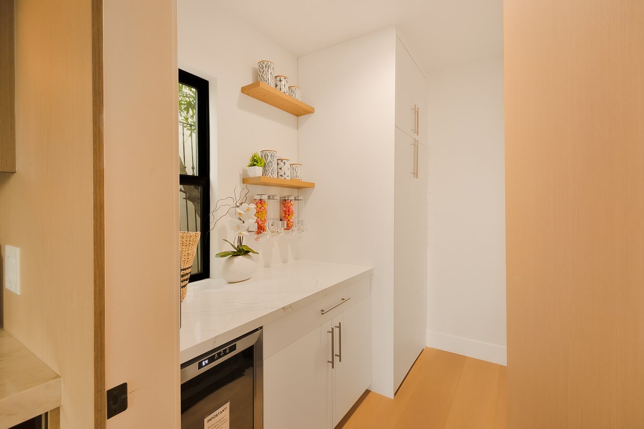 8921 Appian Way, Hollywood Hills