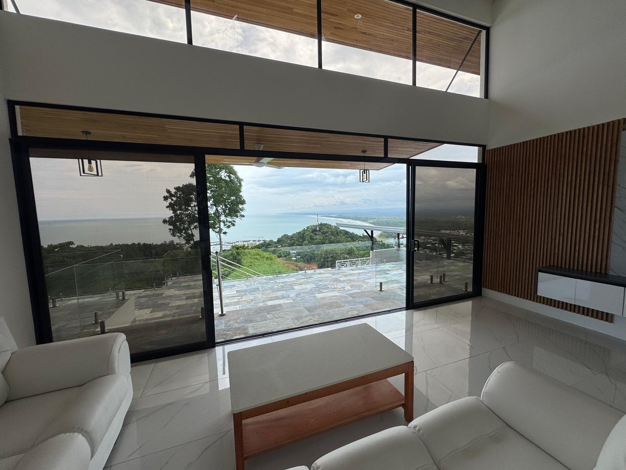 Modern Elegance Meets Incomparable Views, 3BDR&3Baths Home