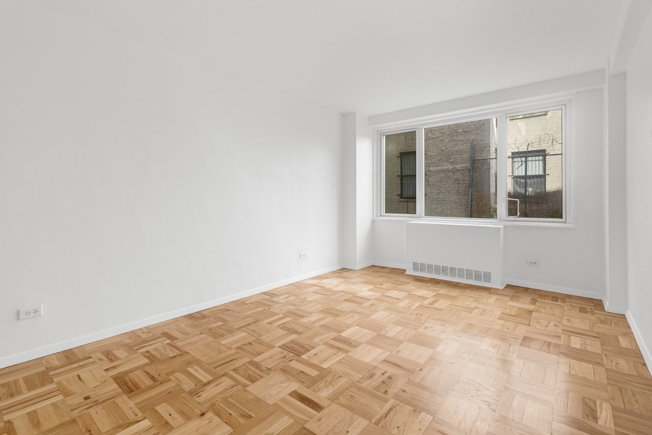 301 E 22nd Street 2R