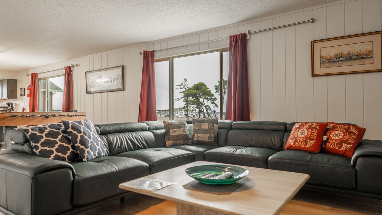 555 Hwy 101 S Apt 3