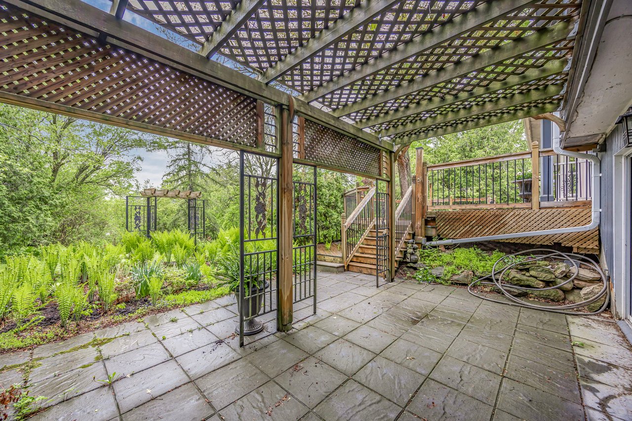 55 Old Church Road, King