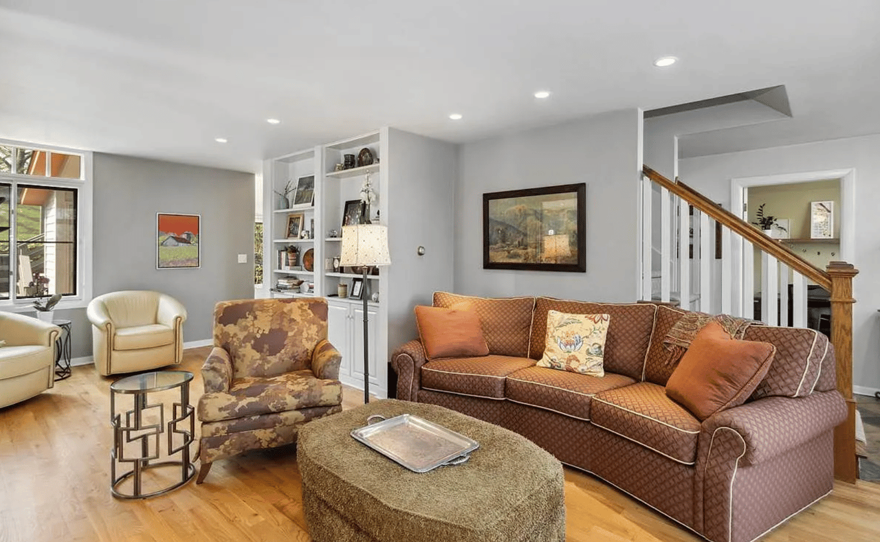 145 Oakridge Ave