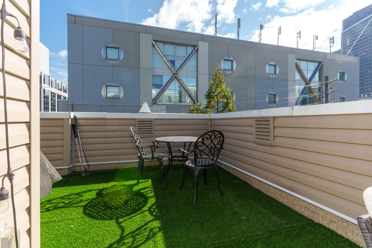 100 Strachan Ave 607