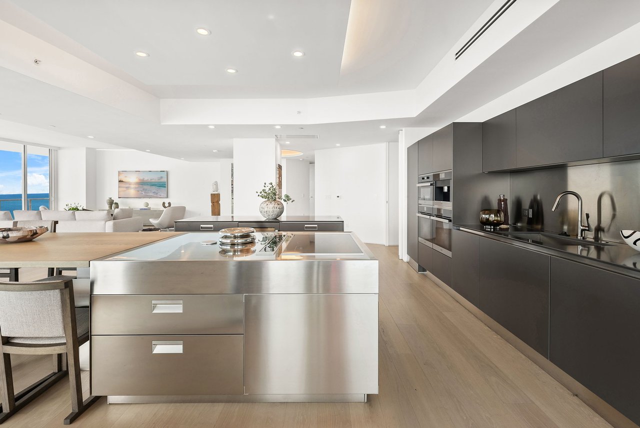 100 S Pointe Drive, Residence 1906/07