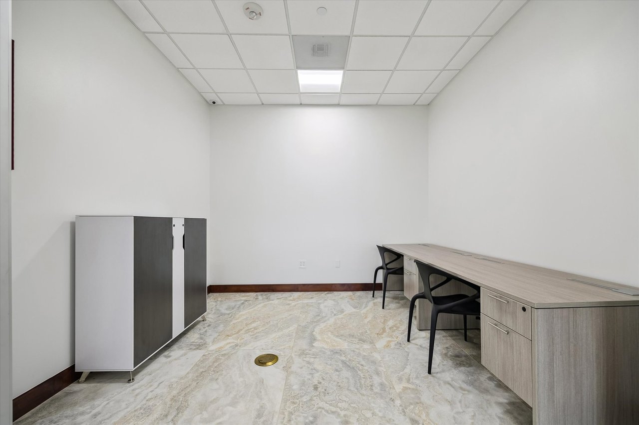 Hangar + Office - Sugar Land Regional Airport (KSGR)