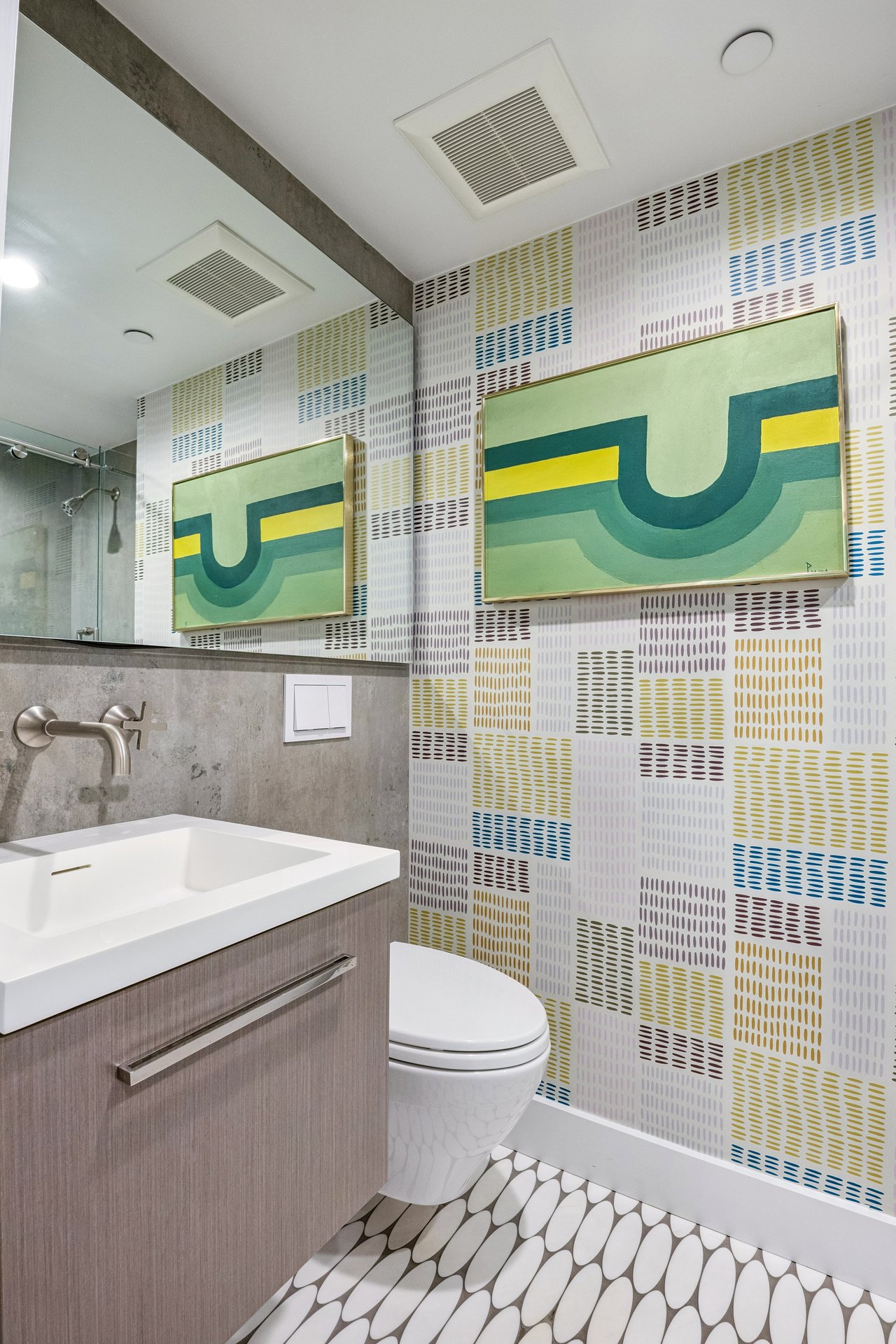 Stylish and Chic Upper Unit