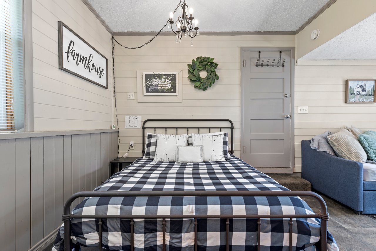 Waco Drive STR & Mixed-Use Investment