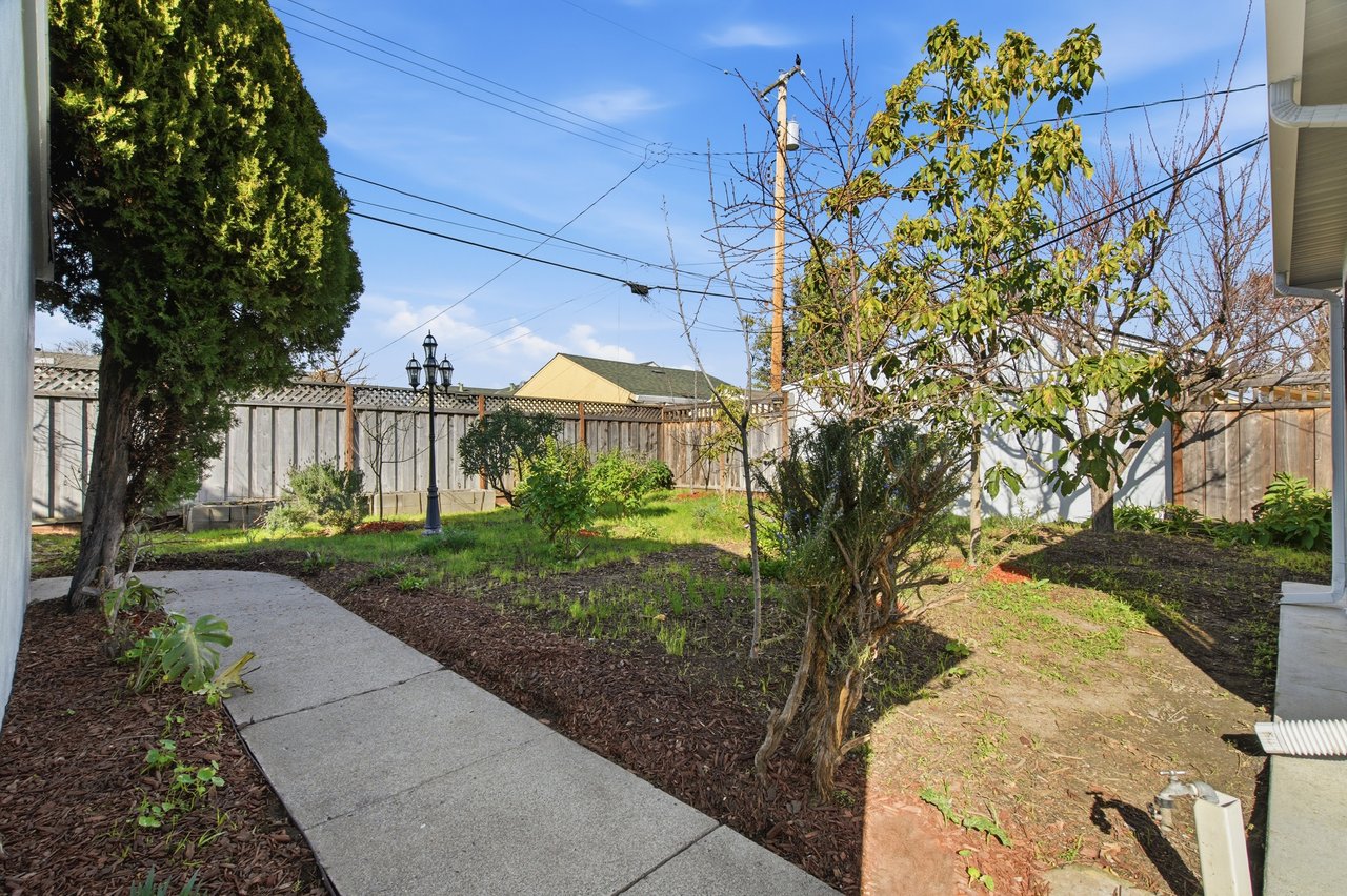 946 Los Padres Boulevard