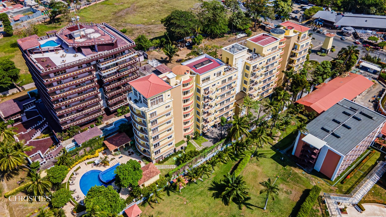 Elegant Oceanfront Living in Jacó – 2-Bedroom Condo at Acqua Residences