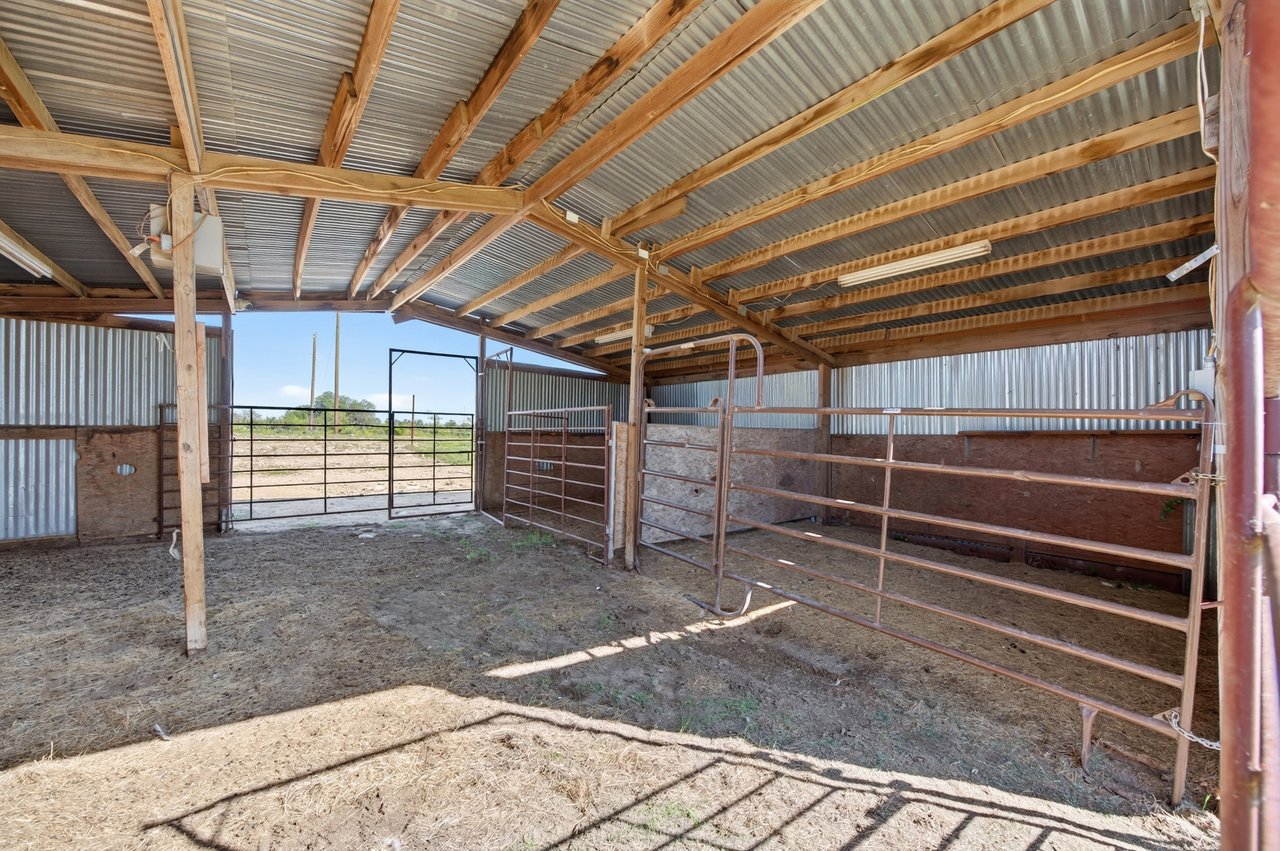 277 Private Road 1611