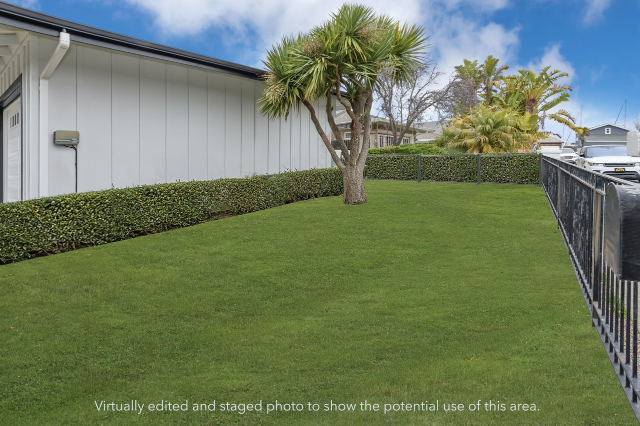 Refined Single-Level Waterfront Retreat