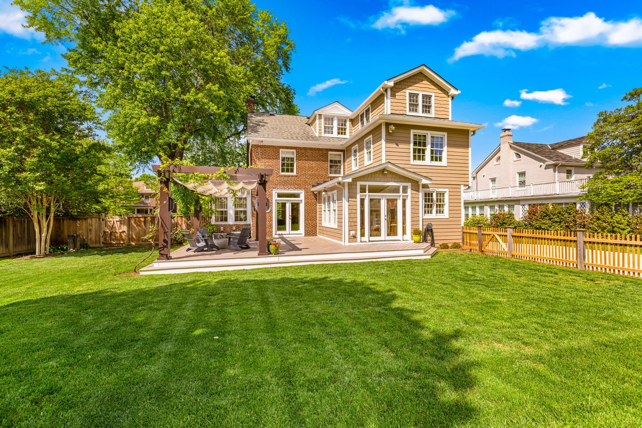 22 W OAK STREET