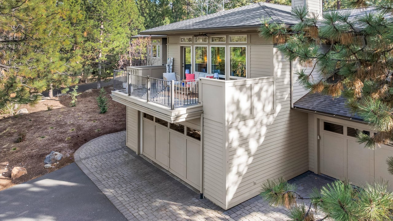 2589 NW Champion Circle