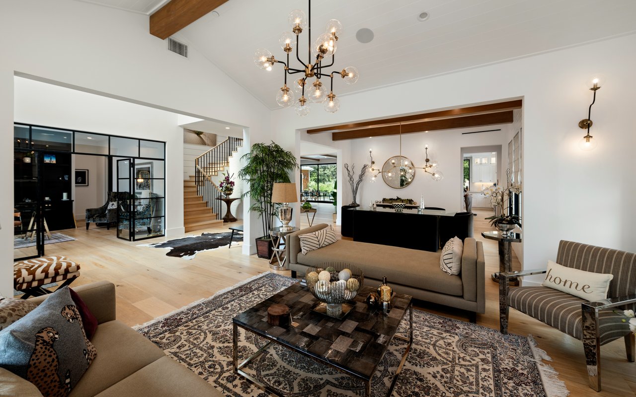 16101 Royal Mount
