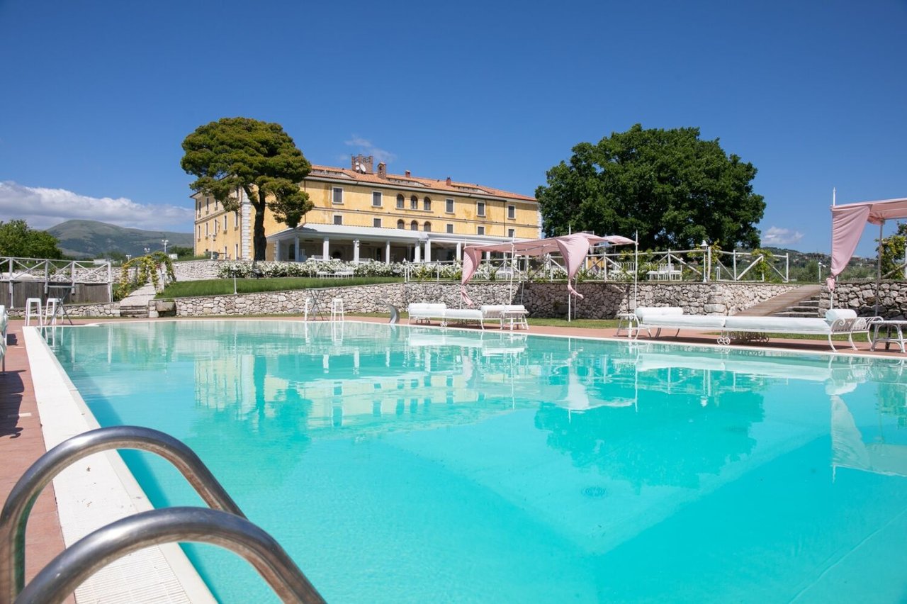 A SPA Hotel in the Green Hills of Salerno
