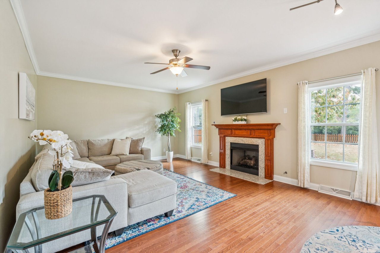 5516 Crescent View Dr