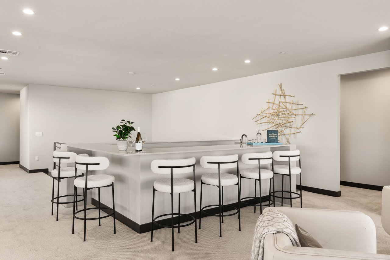 36 Rainbow Point Place